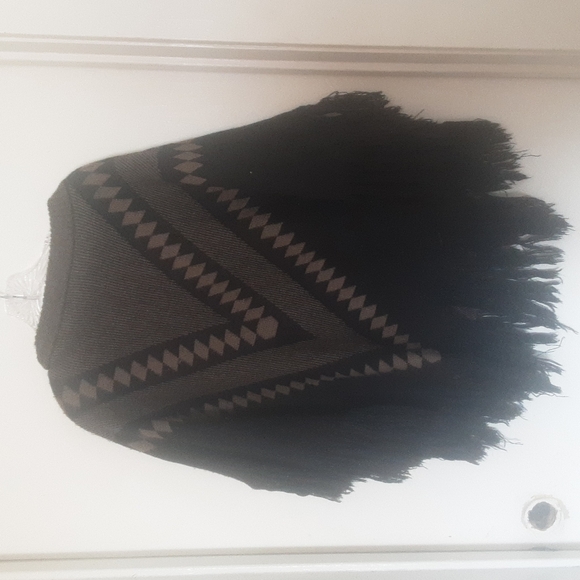 Do Everything In Love Native American Poncho One Size - Picture 2 of 4